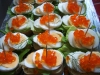 Canape mit E und Kaviar