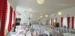 Saal-Hochzeit-Deko-1